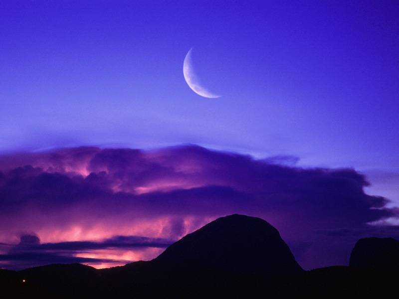 [moon_by_LikeeNooOtherr.jpg]