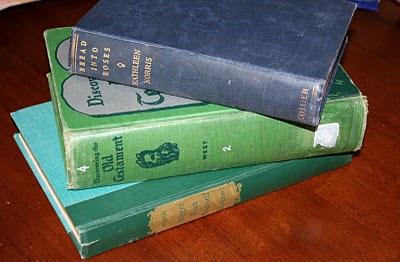 libros viejos, pie de lámpara de noche original y barato, reciclar, hecho a mano