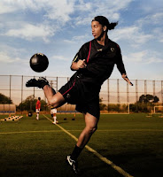 http://3.bp.blogspot.com/_Gvj-GPmgOYE/S7Ah1AAMxhI/AAAAAAAAAAk/mmUmhUrVoGk/s1600/nike-ronaldinho.jpg