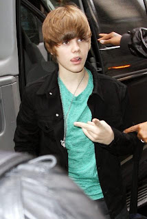 Justin Bieber possing