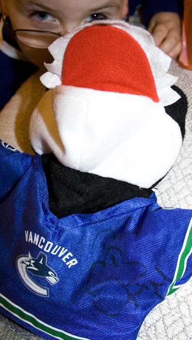 [signedfinpuppet.jpg]