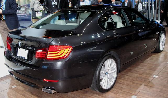 Saxton On Cars Ny Auto Show Bmw Debuts New 5 Series 335i New X5 Engines