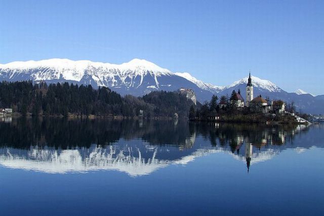  جزيرة  سلوفينيا Bled+Island+in+Slovenia+%25284%2529