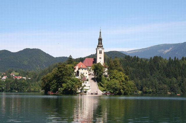  جزيرة  سلوفينيا Bled+Island+in+Slovenia+%252810%2529