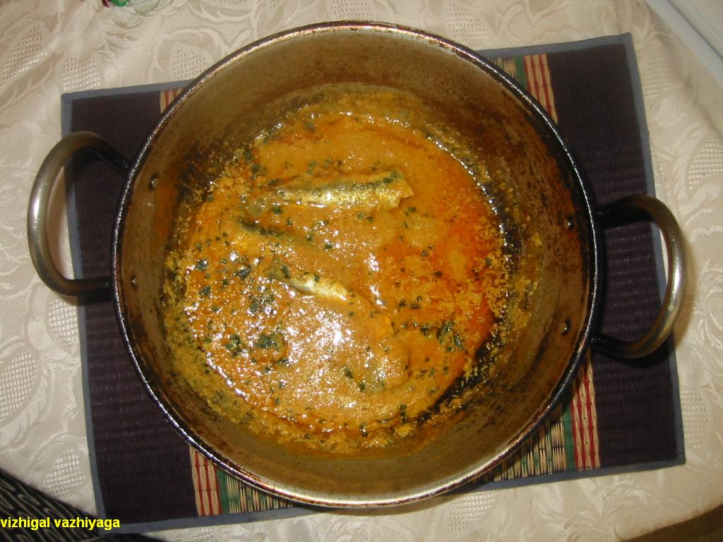En veetu Sarshe sardines ( Sardines in mustard gravy