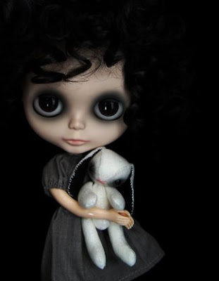 At this time I am no longer taking commissions for custom Blythe dolls