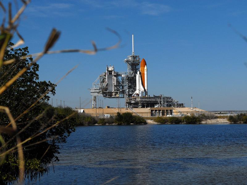 [shuttle+on+pad.jpg]