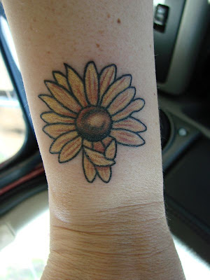 A nice Sunflower Tattoo in the inner wrist. A perfect one for a woman.