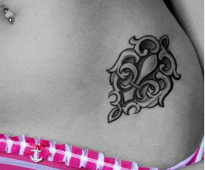 tattoos designs for girls on hip. Star tattoos on girl's hip and geisha girl tattoo on hip.