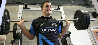 Image: http://3.bp.blogspot.com/_HafC25YVXNE/Sui4WdrP5VI/AAAAAAAAAKw/BBydhbMbsbM/s320/Andy+Sheridan+in+Gym.jpg
