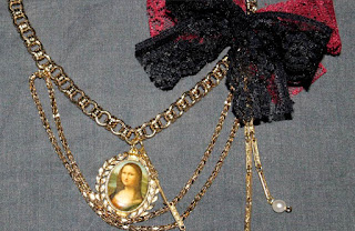 Mona Lisa necklace