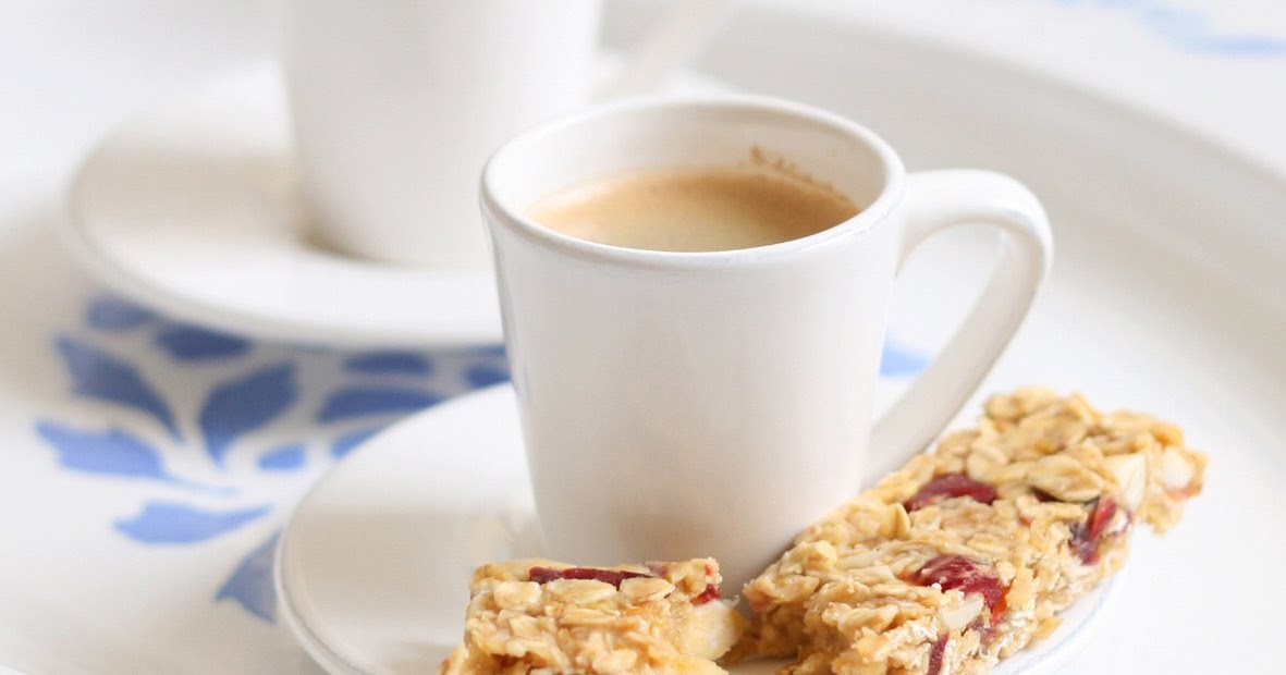 Cakes in the city Almond & cranberry muesli bars