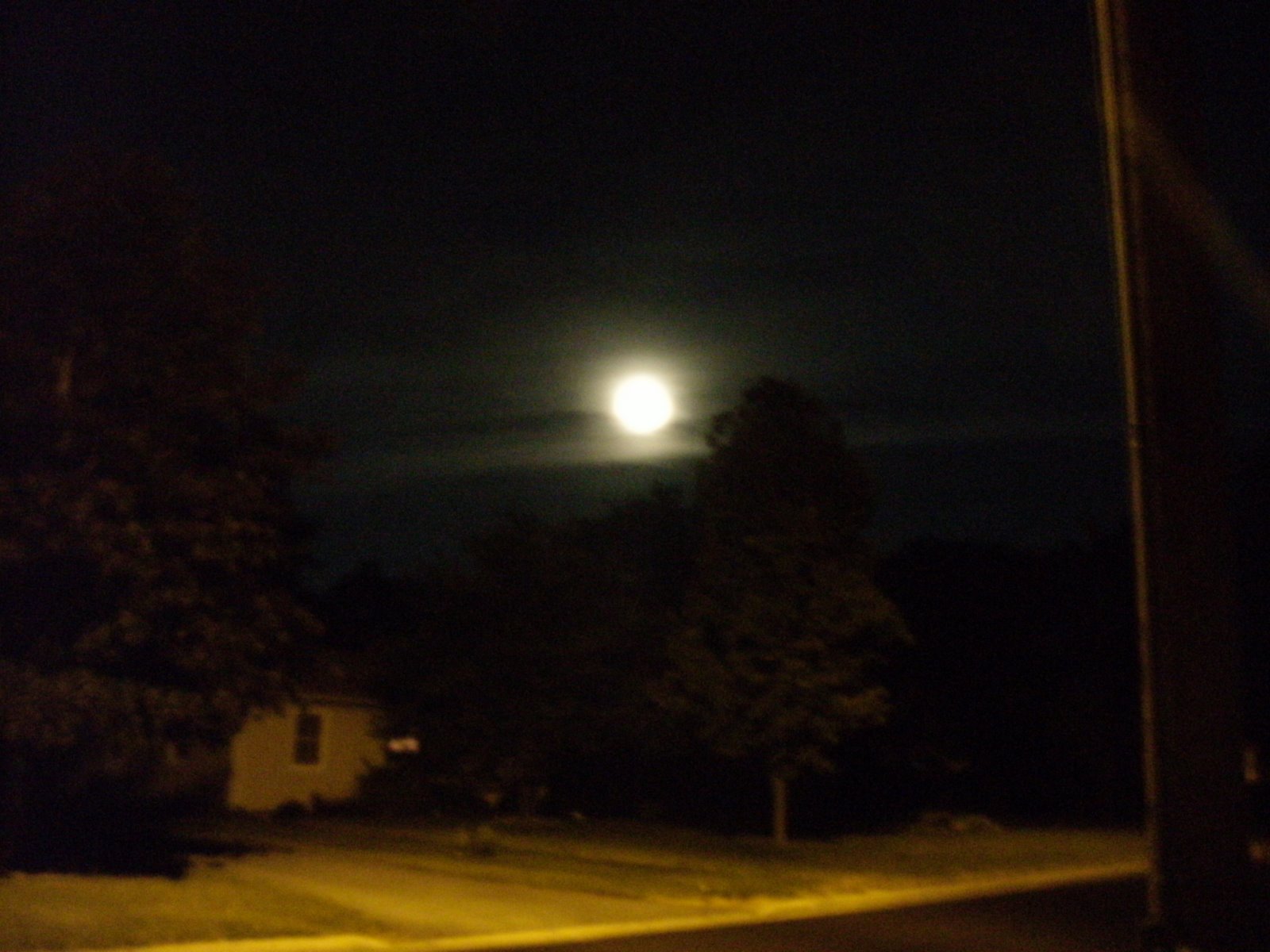 [themoon.JPG]