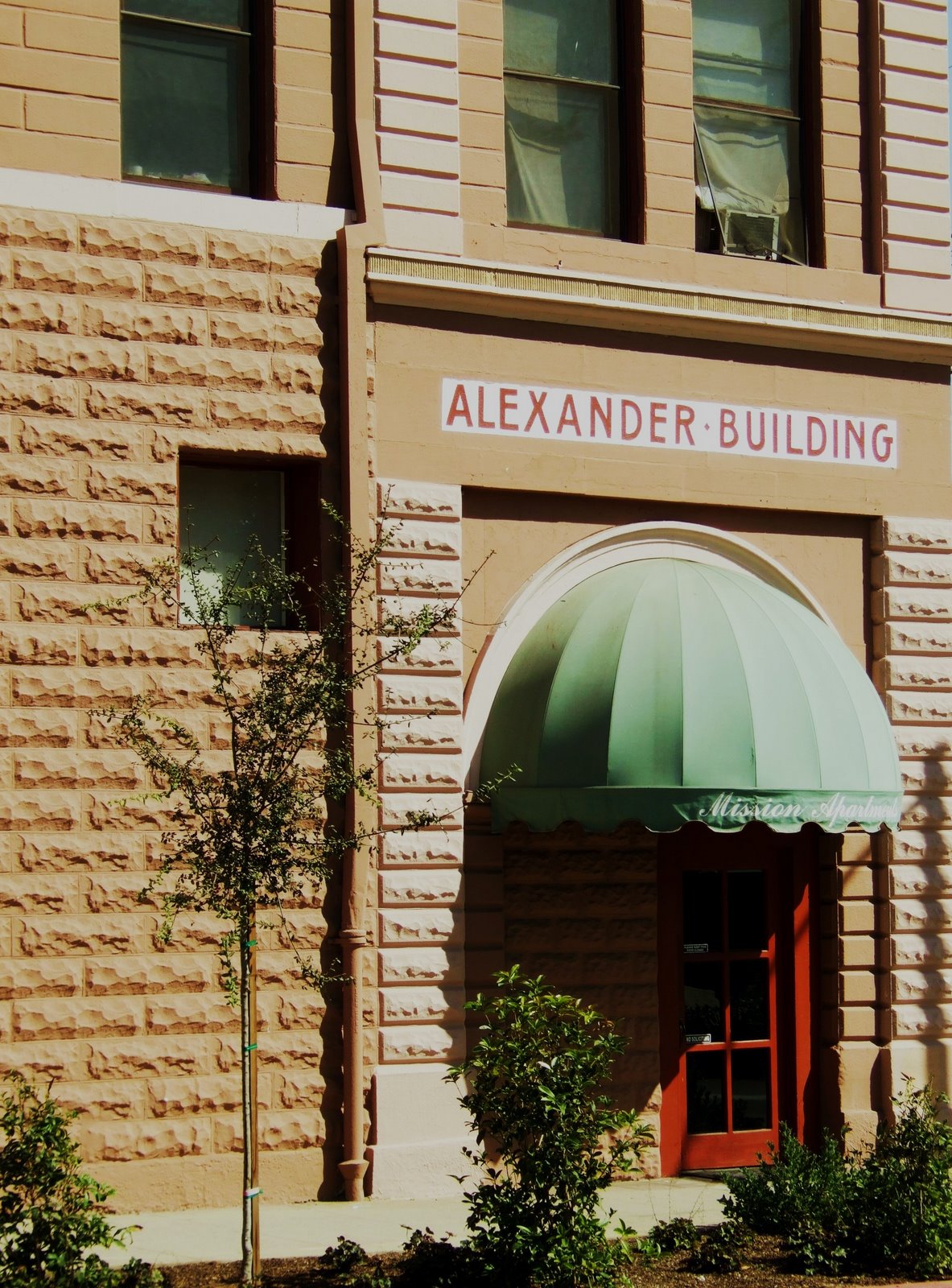 [alexander+building.jpg]