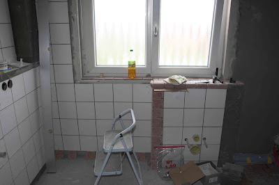 unserHaus: Bad - Fliessen - Decke - Sanitaer installation - 11.August 2007