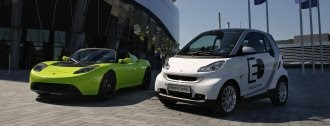 Tesla Roadster and Smart ED electric cars
