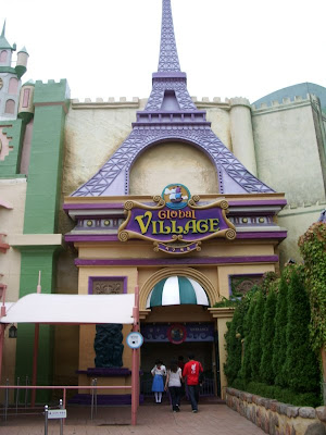 Les plagiats des attractions Disney. 1: It's a small world 26+Global+Village