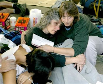 [lisa+fithian+lauren+ross.jpg]