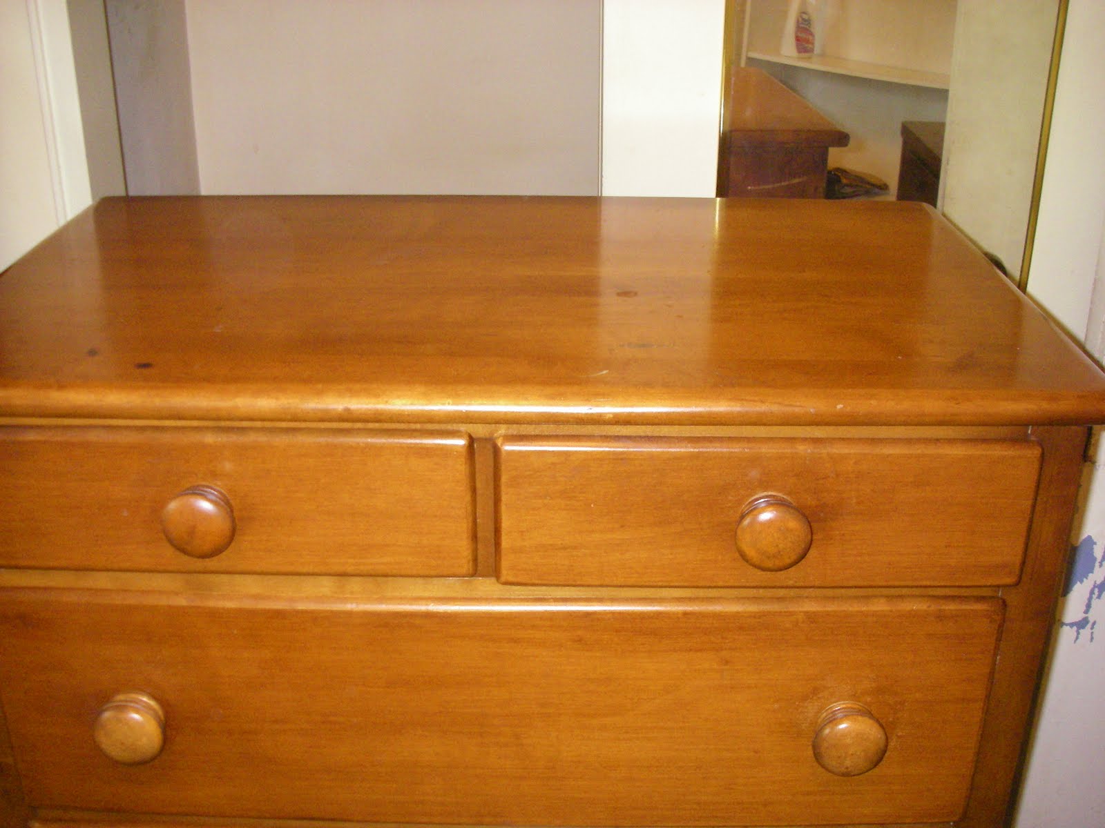 Yard Sale/Furniture/Estate Sale Chest of drawers maple