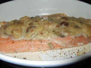 Salmón Con Costra De Setas Y Gambas
