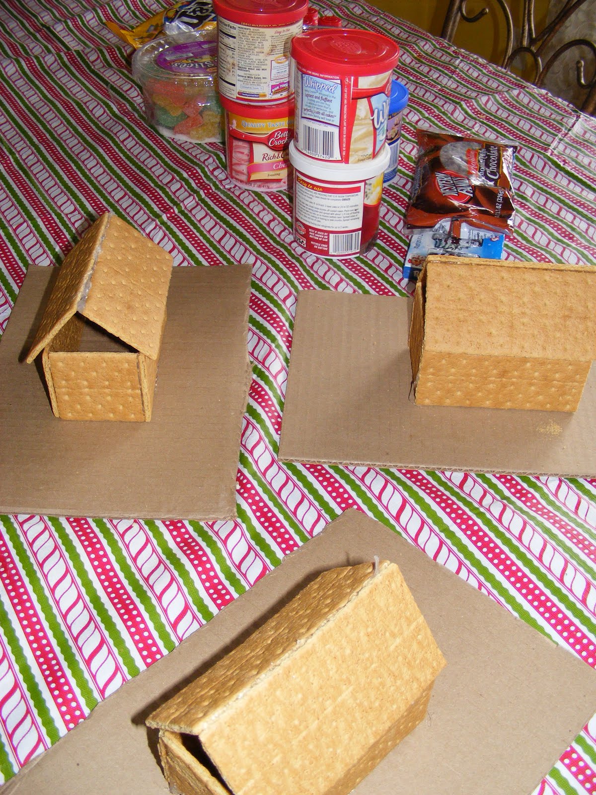 [ginger+bread+house+001.JPG]