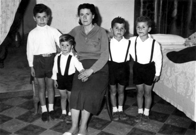 [0014.Mamma+e+figli+Romano]