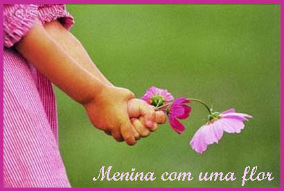 Menina com uma flor