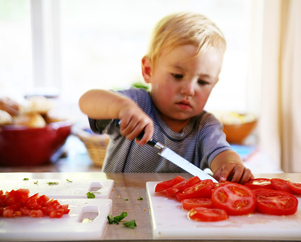 [willcuttingtomatoes.jpg]