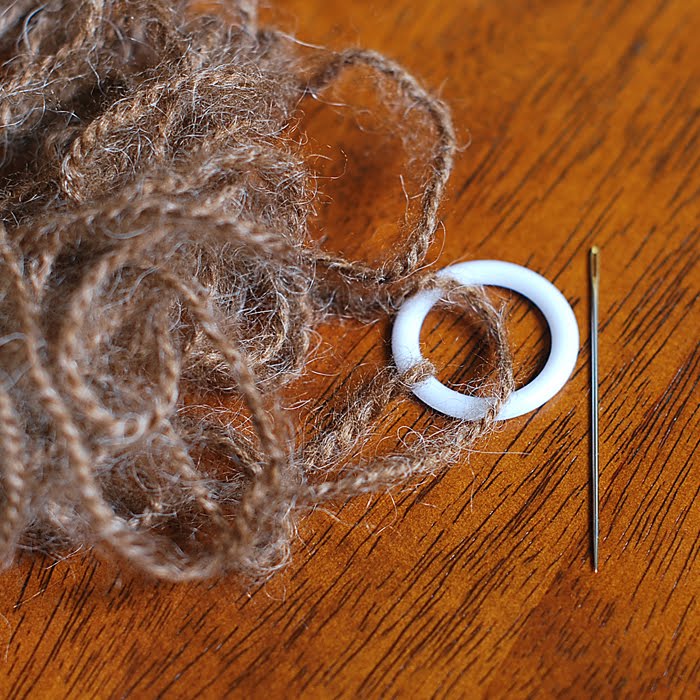 Pretty Ditty Yarn Button Tutorial