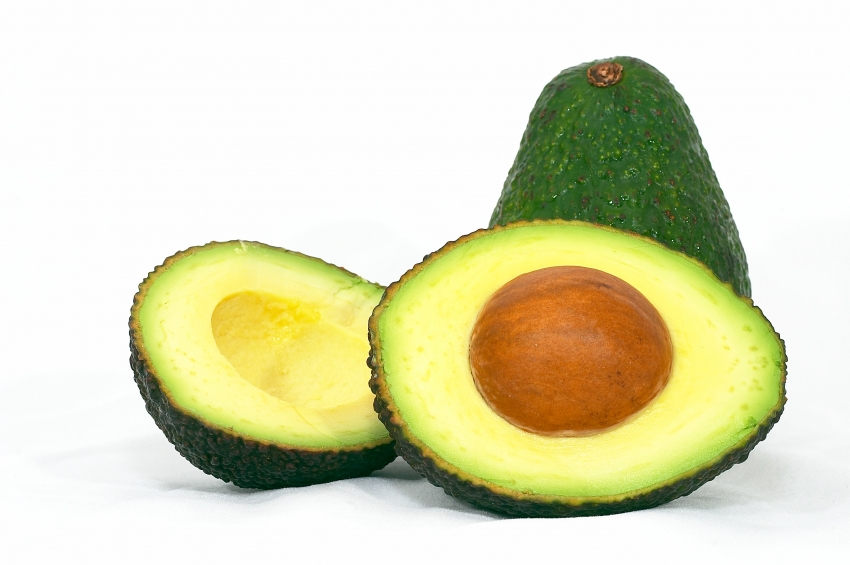 La máscara de los cabello del aguacate la miel