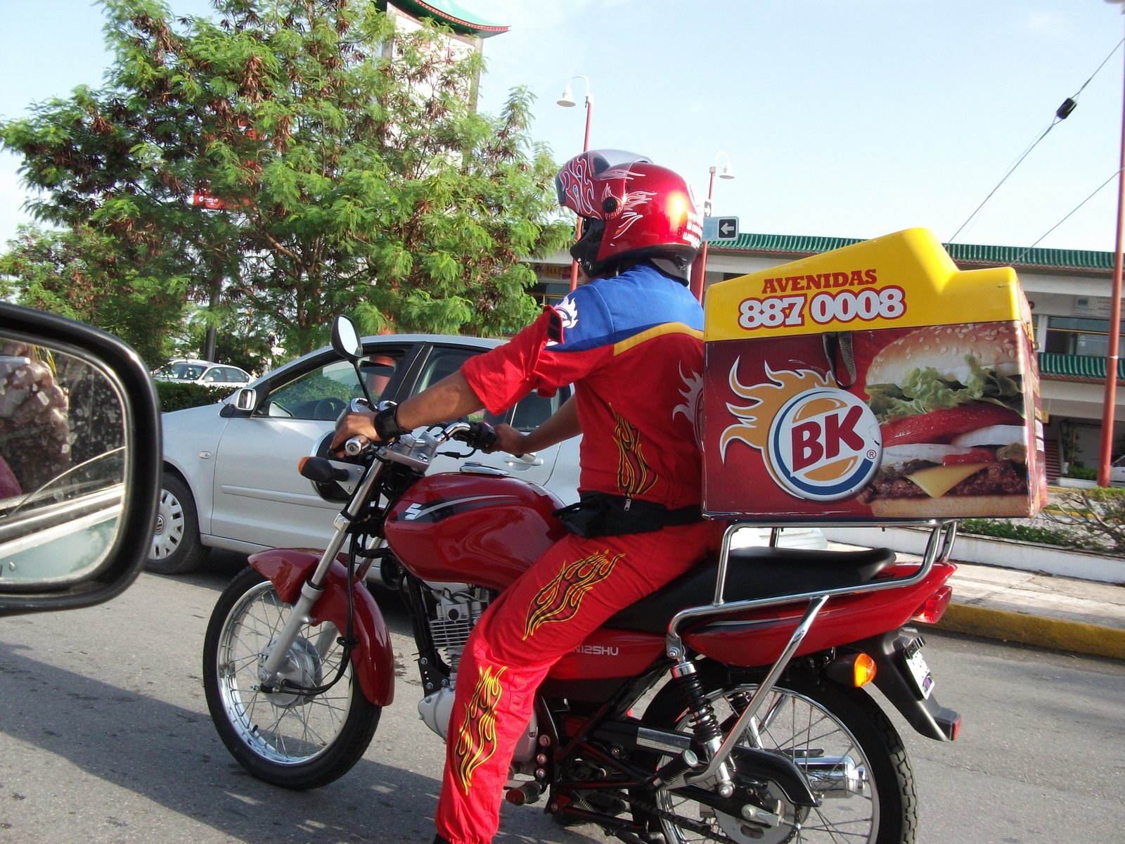 Livin' la Vida Floja: Burger King delivers in Cancun!