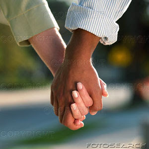 http://3.bp.blogspot.com/_IJuKhPHAl0M/SM0kYdbKu5I/AAAAAAAAAEI/kiNwWamuv4A/s400/interracial-couple-holding_~bxp68039.jpg