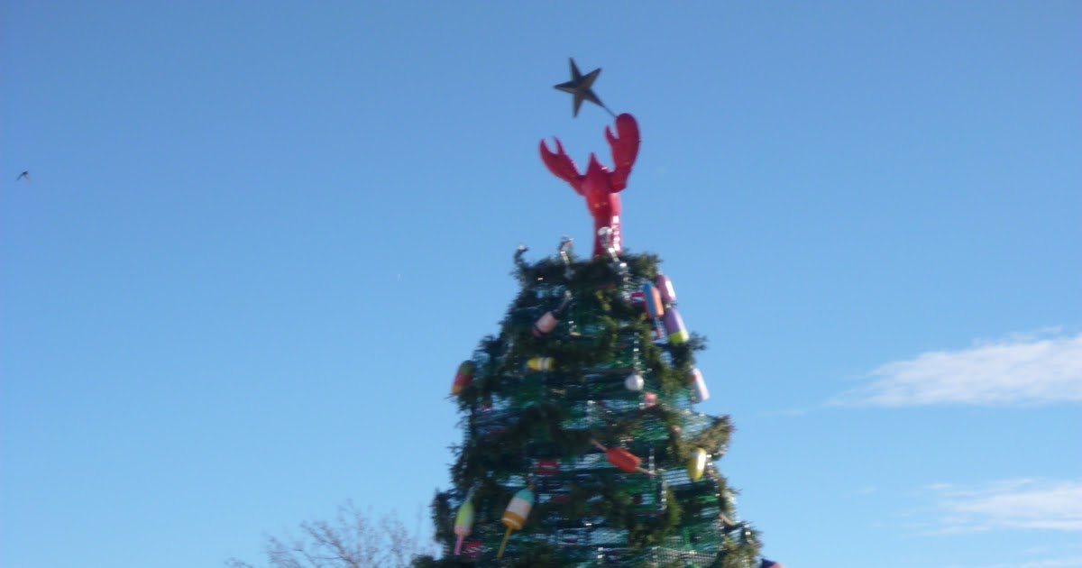 Voyages>`·.¸¸.·´¯`·...¸> Rockland, Maine Lobster Trap Christmas Trees