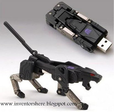 اختراعات غريبة Transforming-flash-drive+