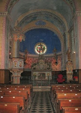 Nef de la petite église, initialement chapelle castrale...