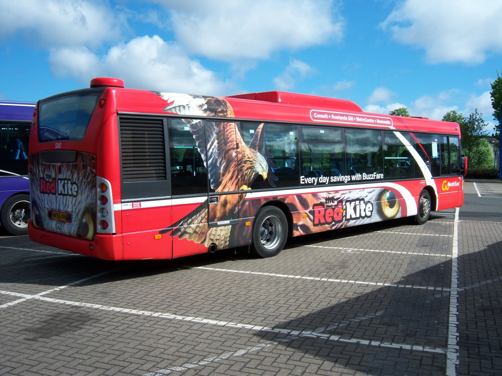 [Go_North_East_bus_5242_Scania_CN230_Omnicity_NK56_KHL_The_Red_Kite_livery_Metrocentre_rally_2009_pic_4.JPG.jpeg]