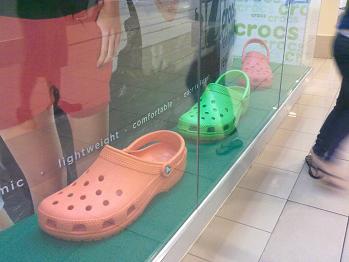 crocs queensbay mall