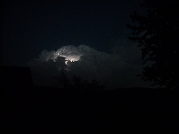 [storm+clouds+and+lightening.JPG]