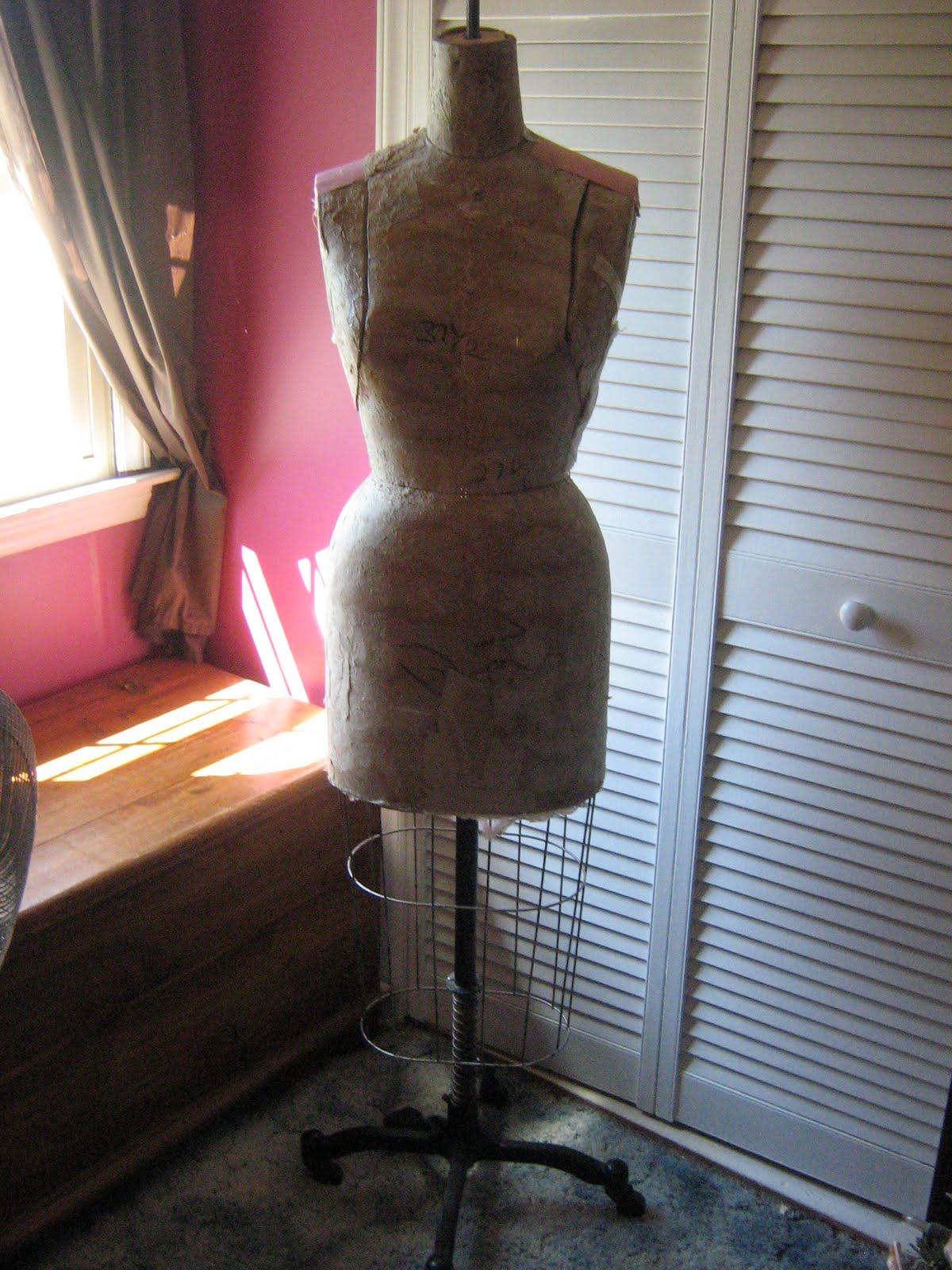 Wool and Wheel The adventures of Jane. Or, how to recover a dress form.