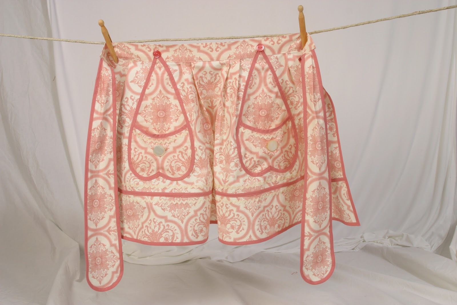 Vintage Creations Apron Strings