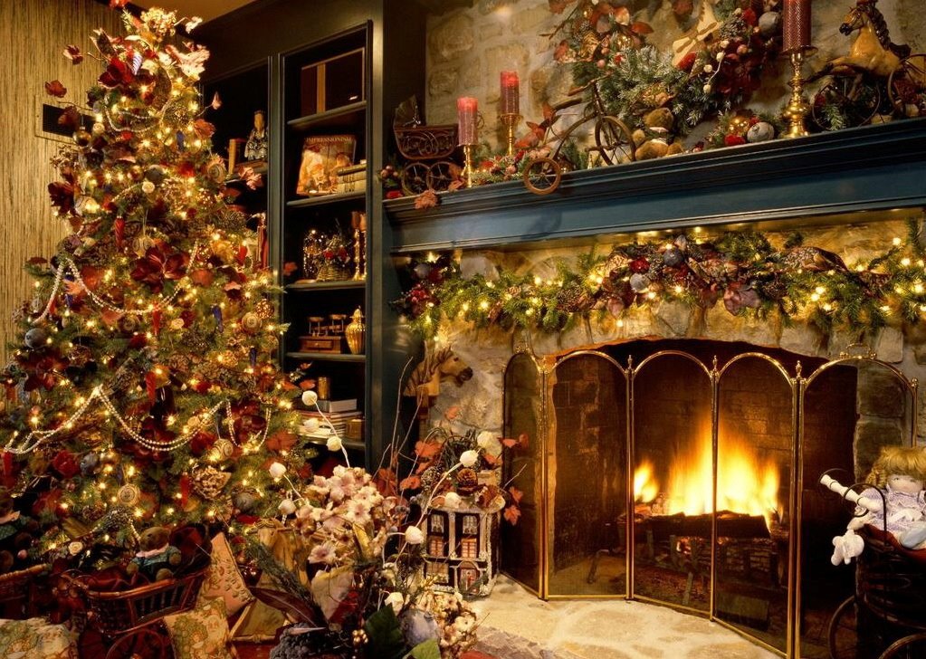 [christmas-tree-inside-the-house.jpg]