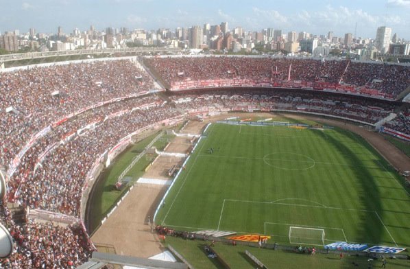 [monumental_lleno.jpg]