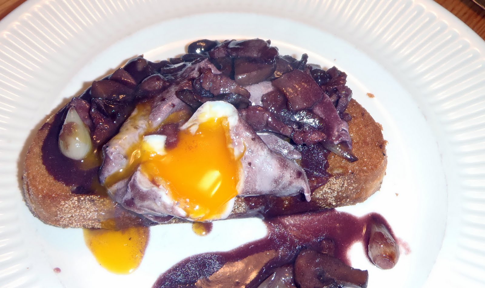 butter me up oeufs en meurette (poached eggs in red wine sauce)