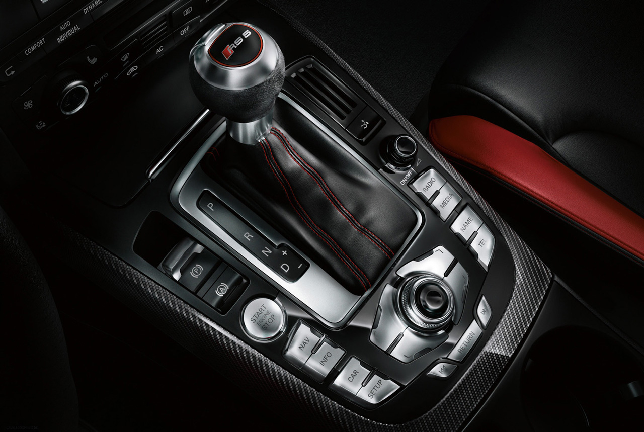 [2011_Audi-RS5-leaked_20.jpg]