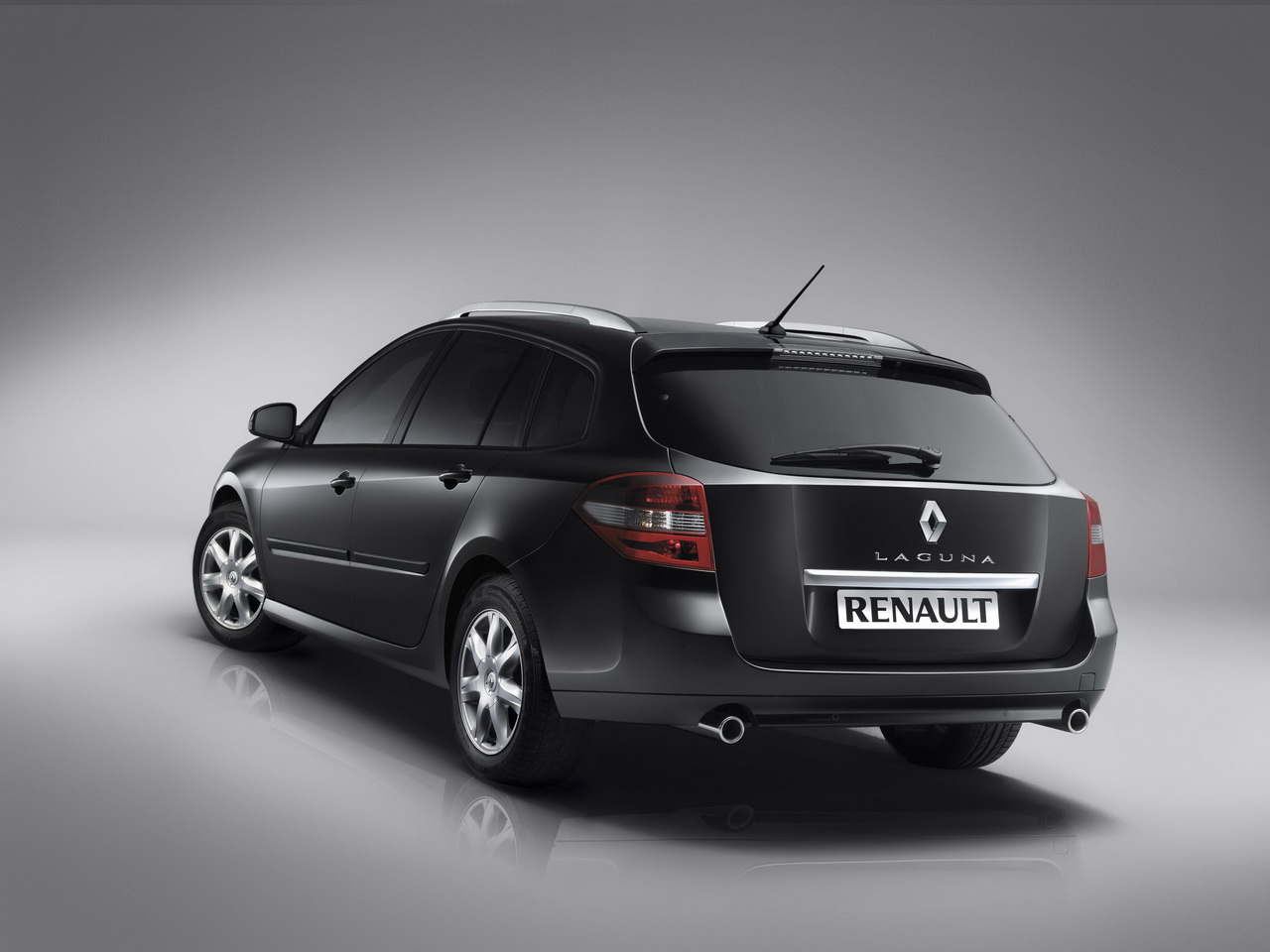 [2009_Renault-Laguna-Black-Edition_02.jpg]