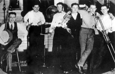 [400px-Bix_Beiderbecke_and_Rhythm_Jugglers.jpg]