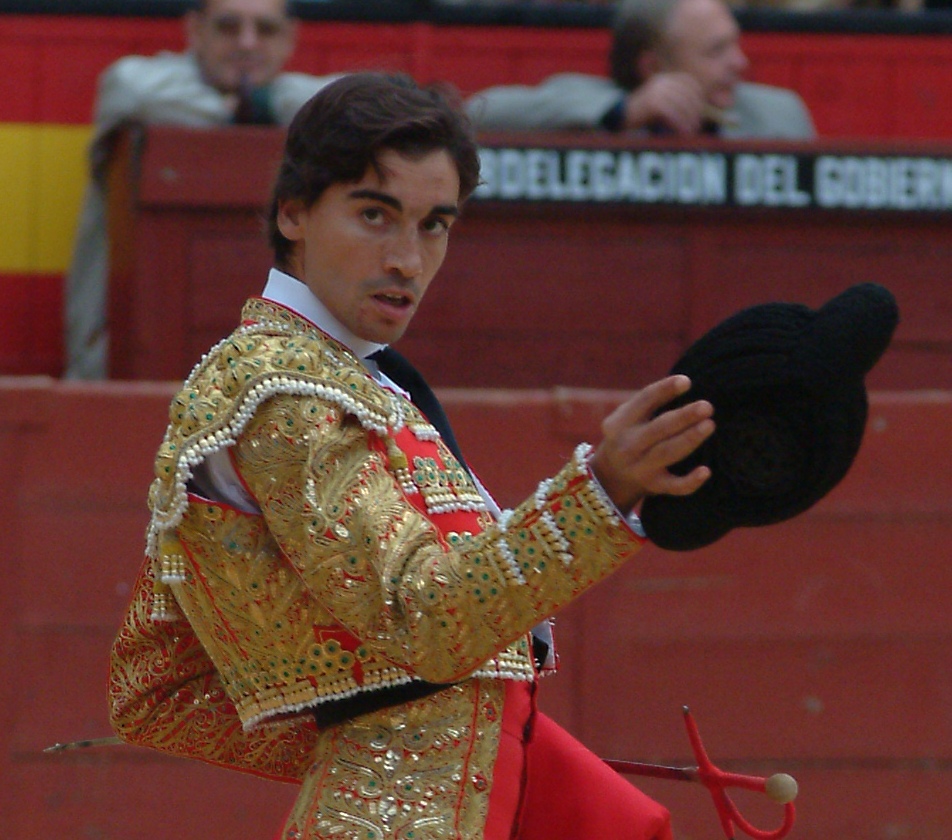 [Copia+de+Curro+Diaz+brindando.JPG]