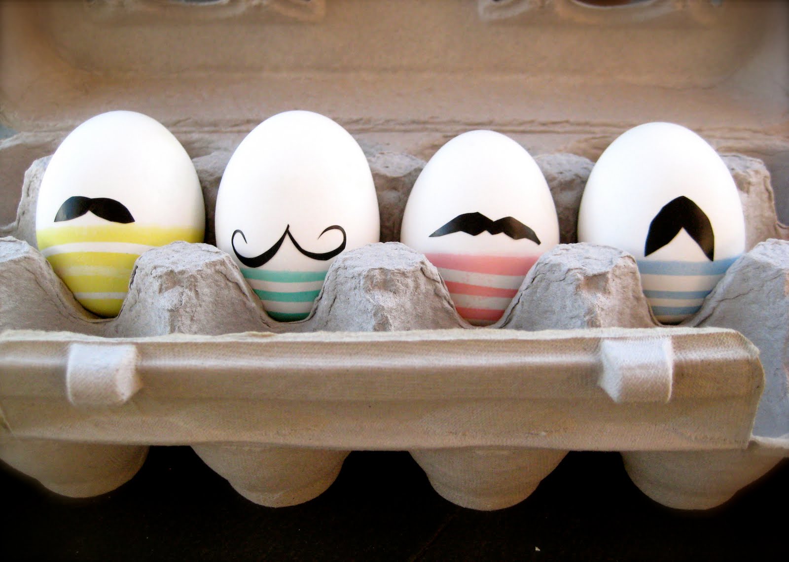 DIY – Mustache men eggs for Easter – By Wilma