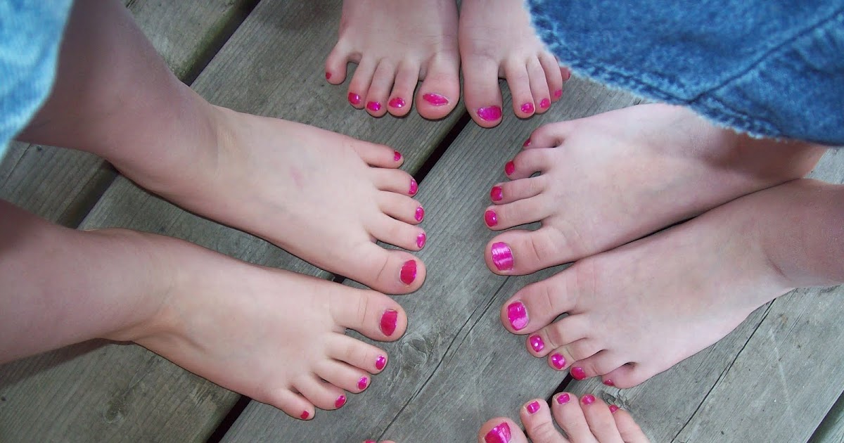 A Glimpse in the life of the Harris Family Painted Toenails!