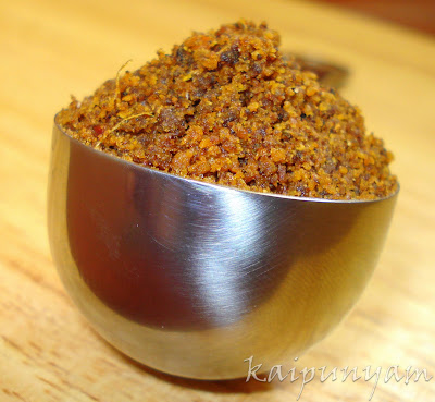 Chammanthi Podi (Dry Coconut Chutney Powder)